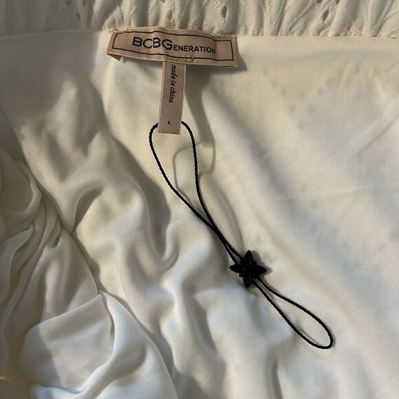 BCBGeneration White Eyelet Mini Skirt New w/out tags Size Large - Picture 6 of 13